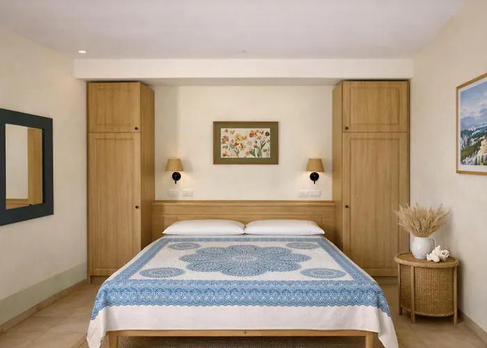 Seaside Pool Aparthotel 4*