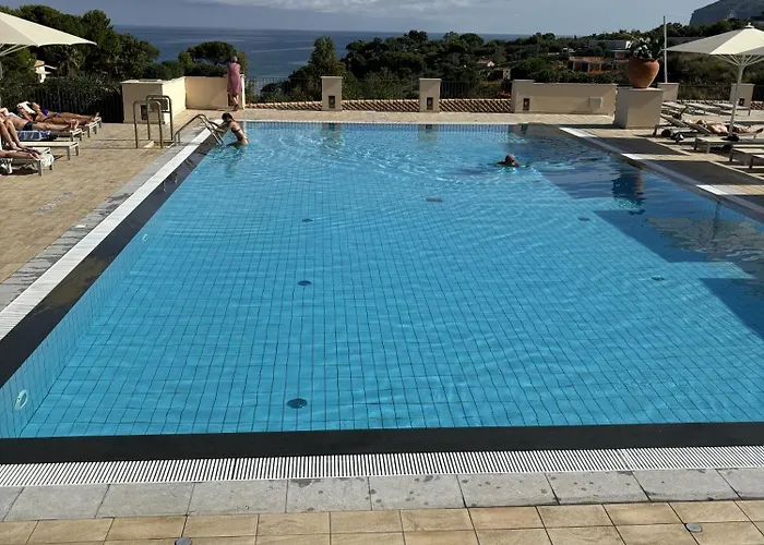 Seaside Pool 4* Cefalù