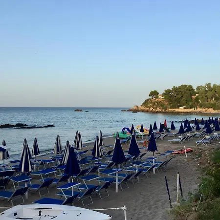 Seaside Pool Cefalu