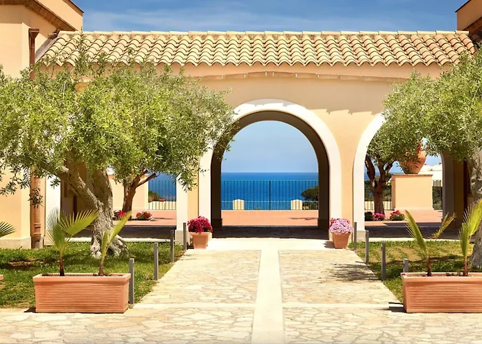 Seaside Pool Cefalú