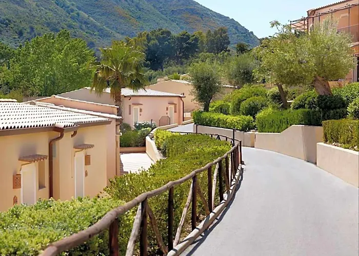 Seaside Pool Aparthotel Cefalu