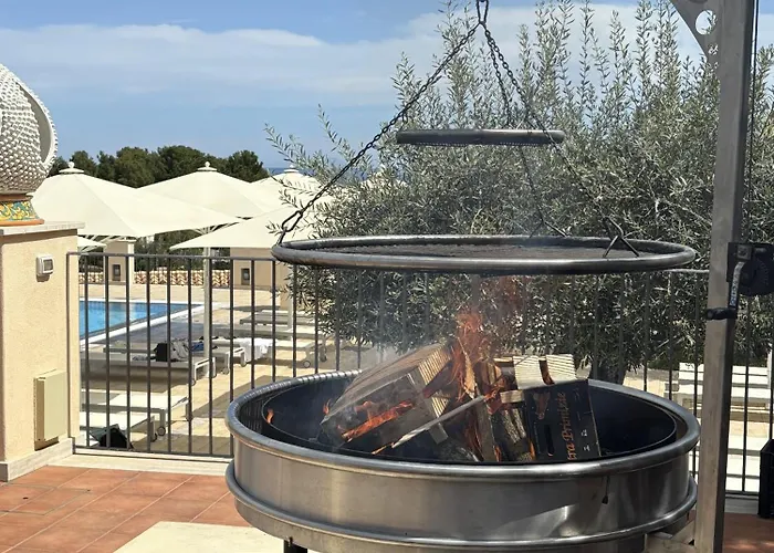 Seaside Pool Apartahotel